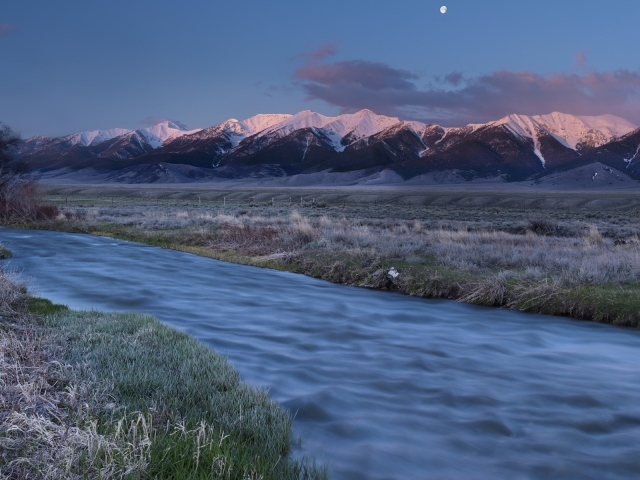 Горы на горизонте