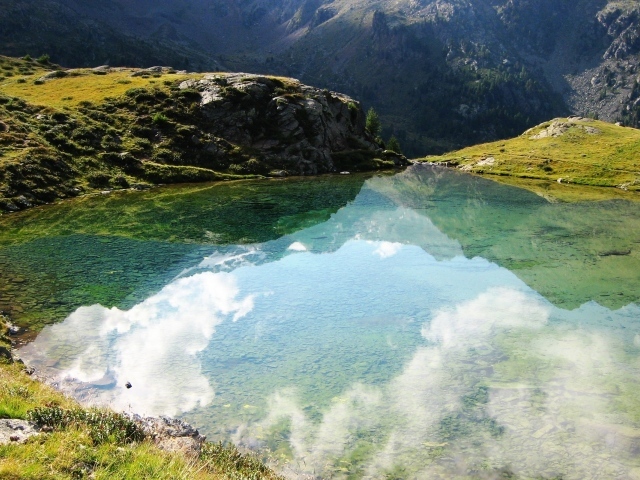 Маленькое озеро в горах