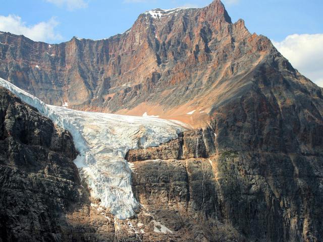 Снег в горах