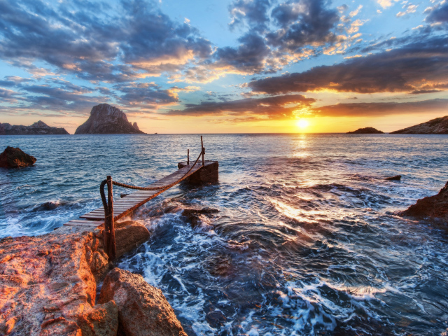 Берег на закате