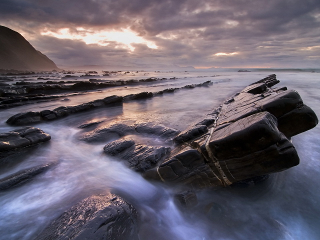 Прибрежные камни