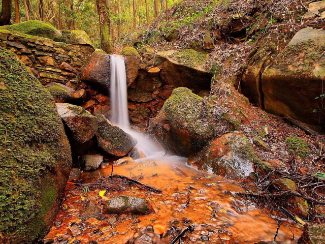 Ручей и камни