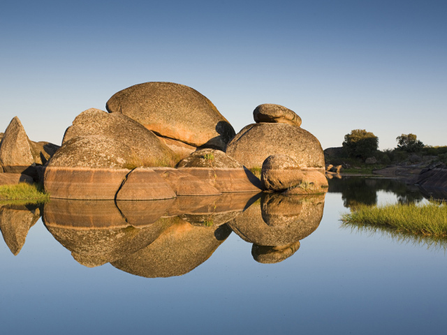 Большие валуны