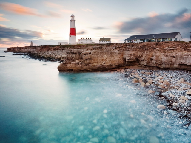 Маяк на берегу