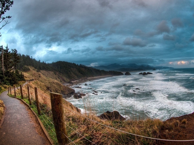 Тропинка на побережье