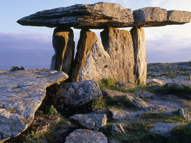 Каменный дольмен