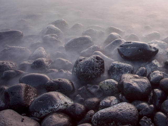 Камни в дымке