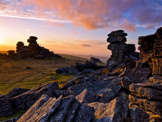 Камни на холмах