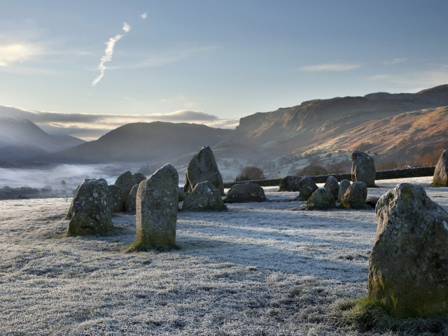 Камни на склоне