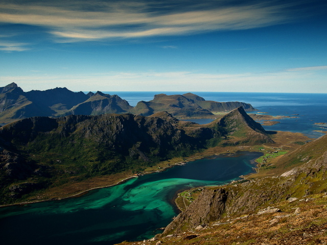 Горы на берегу