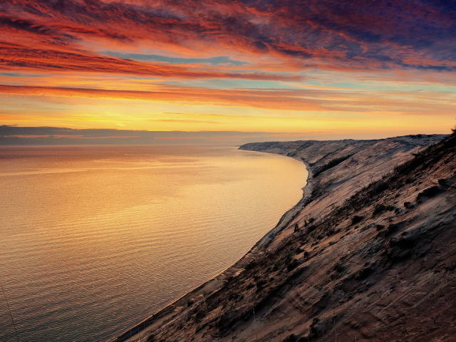 Побережье на закате