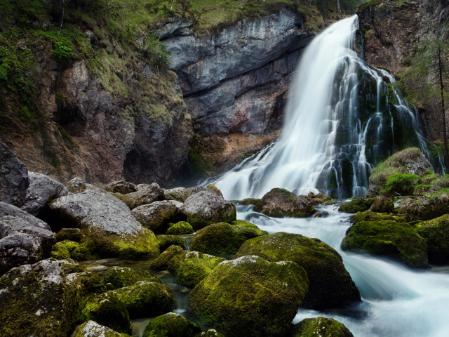 Маленький водопад