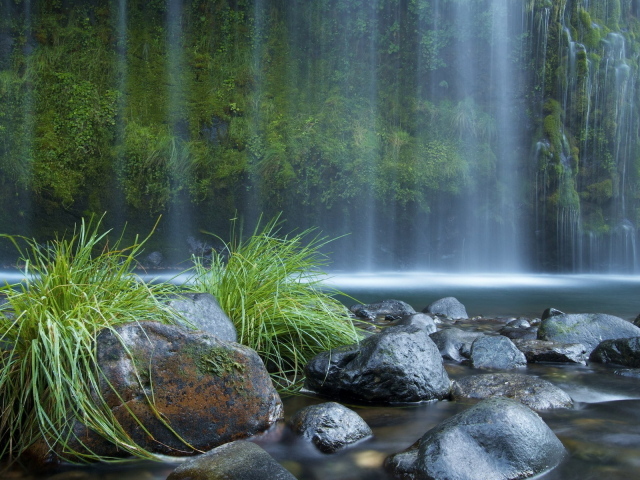 Стена водопада