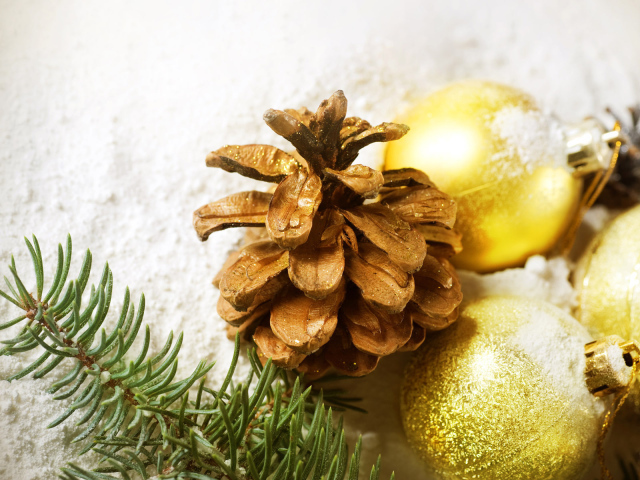 Шишка на новый год