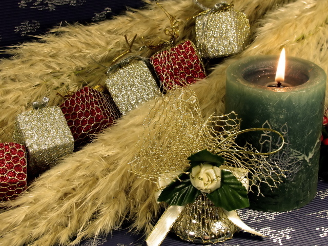 Свеча и украшения