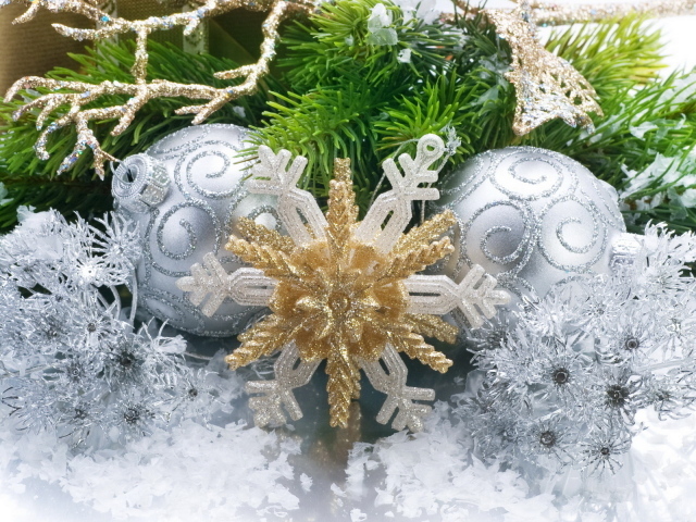 Игрушки на елку