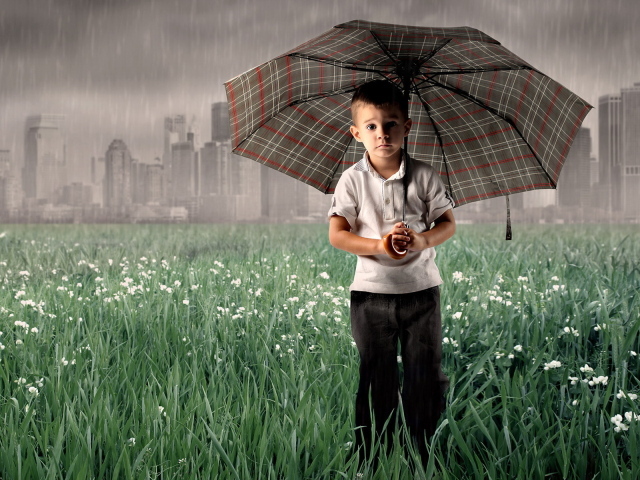 Мальчик под зонтом