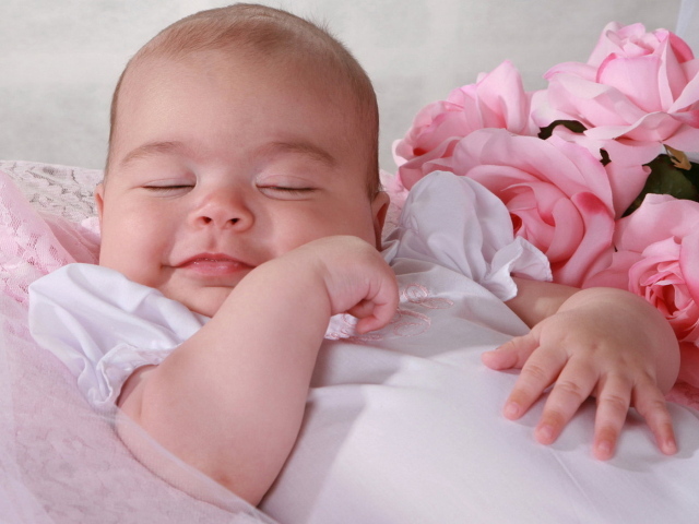 Засыпающая девочка