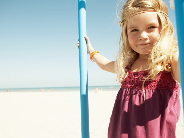 Девочка на пляже