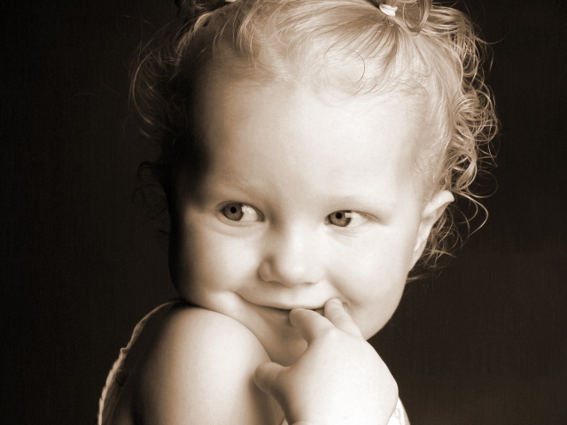 Задорная девчушка