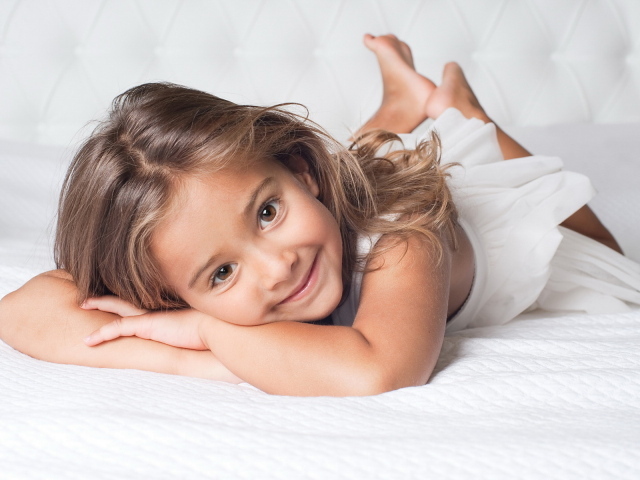 Улыбающаяся девочка