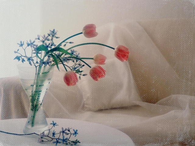 Тюльпаны в вазе