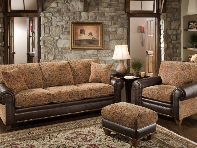 Мягкая мебель в комнате