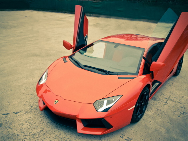 Lamborghini Aventador LP700-4