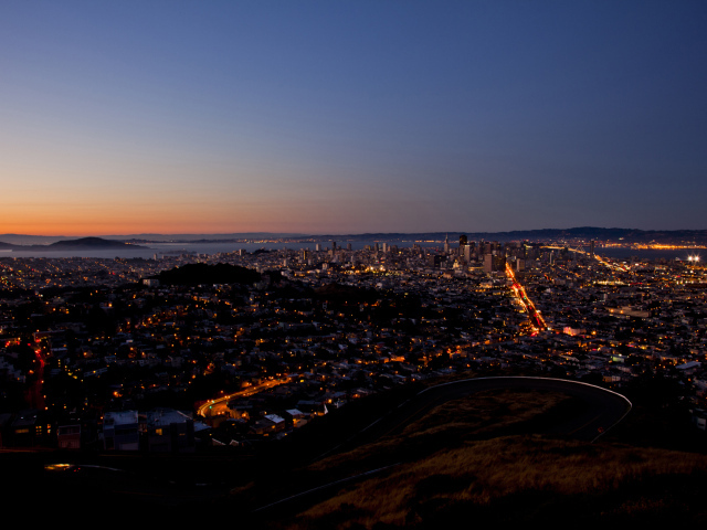 Вечерний город