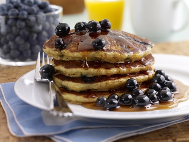 Блинчики с черникой