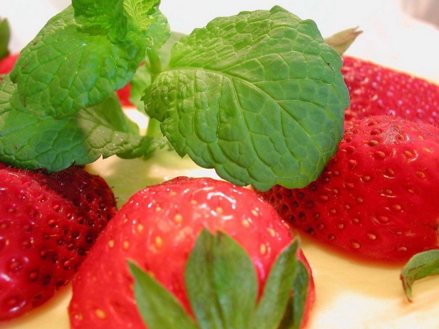 Клубника и мята