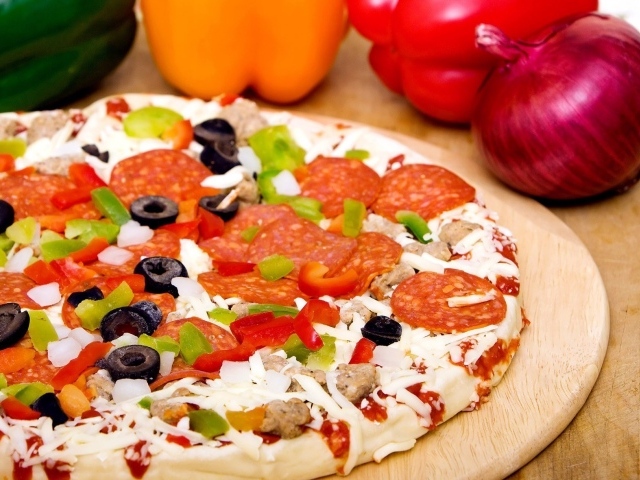 Пицца с салями