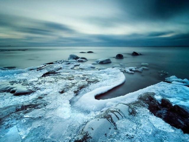 Замерзшие камни