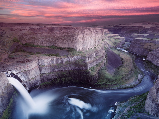 Река в каньоне