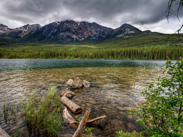 Каменистая река