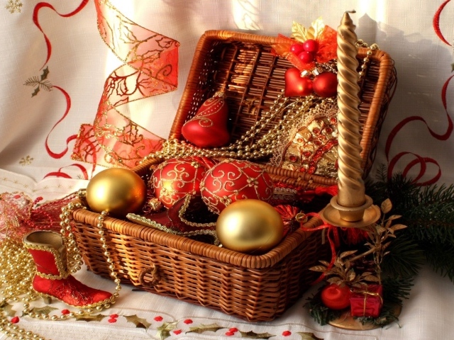 Корзинка с украшениями