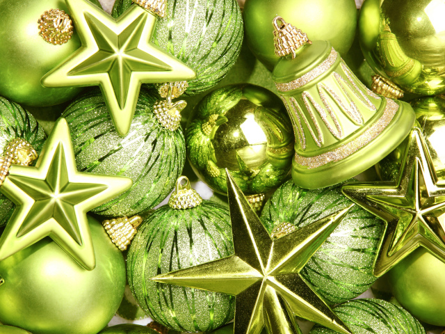 Зеленые шары и звезды