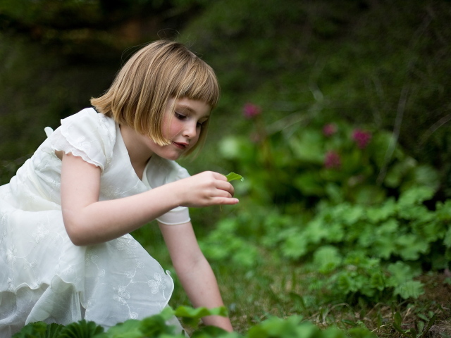 Девочка летом