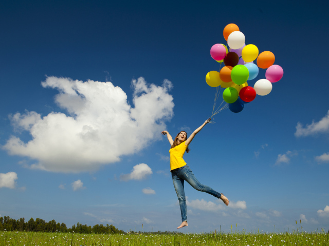 Девушка с шариками