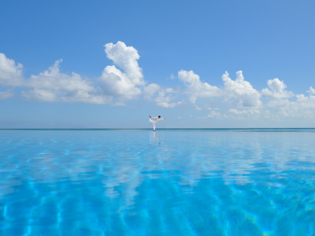 Йог на море