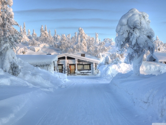 Дом в снежном плену