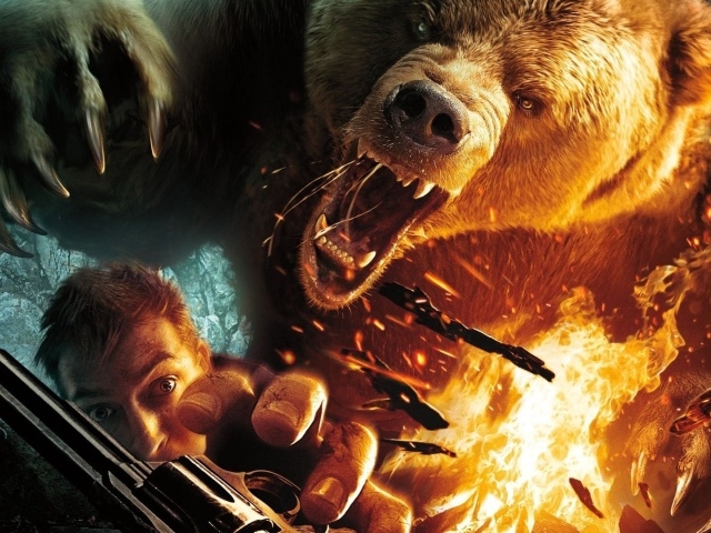 Медведь нападает на человека