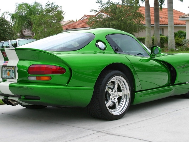 Зеленый Dodge Viper