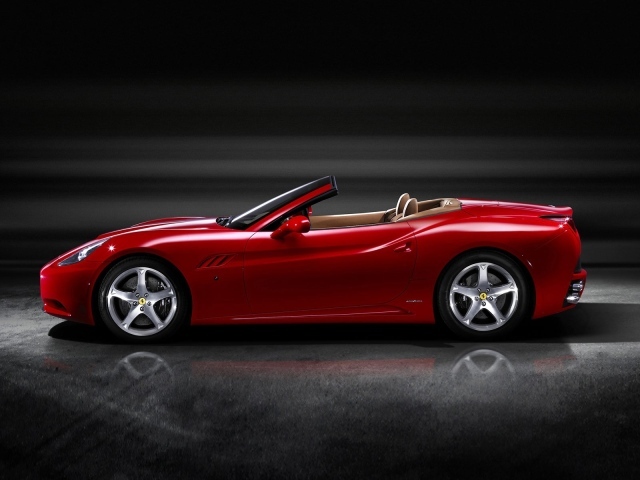 Красный Феррари Калифорния