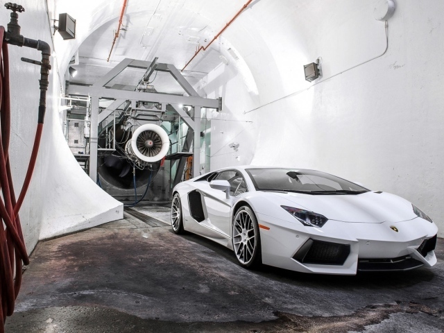 Lamborghini Aventador спортивный автомобиль