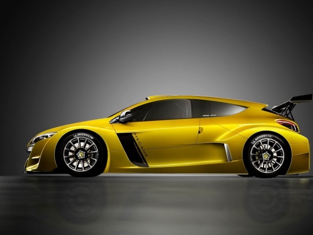 Желтый суперкар