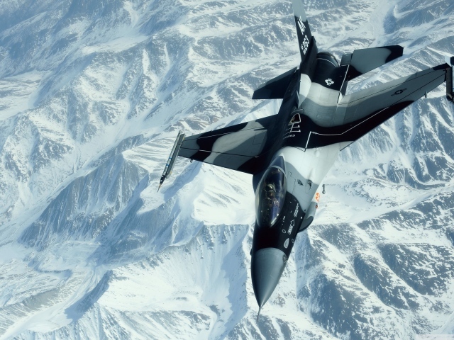 F-16 над горами