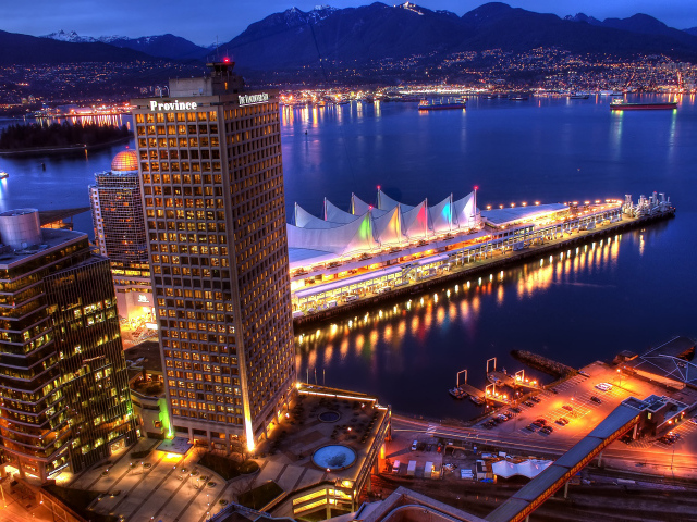 Город Ванкувер вечером