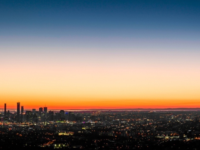 Городской пейзаж на закате