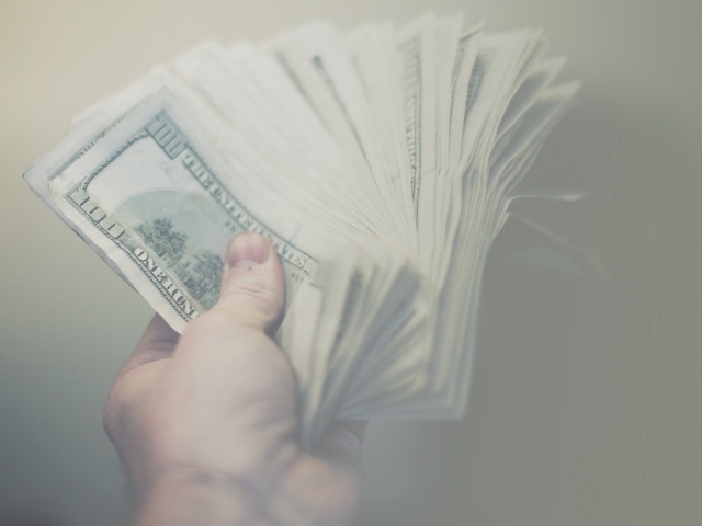Деньги в руке